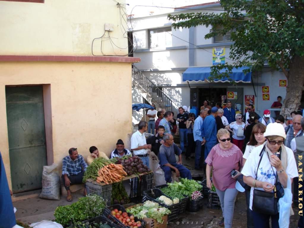 ORAN 10 2005 125 CHRYSTEL LE MARCHE ET SES BEAUX LEGUMES.JPG